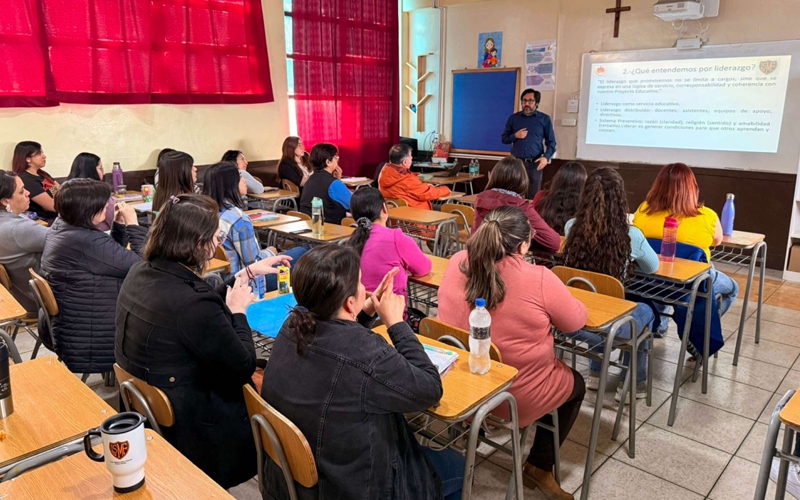 Comunidad Educativa realiza Jornada de Evaluación de las Áreas PME 2025